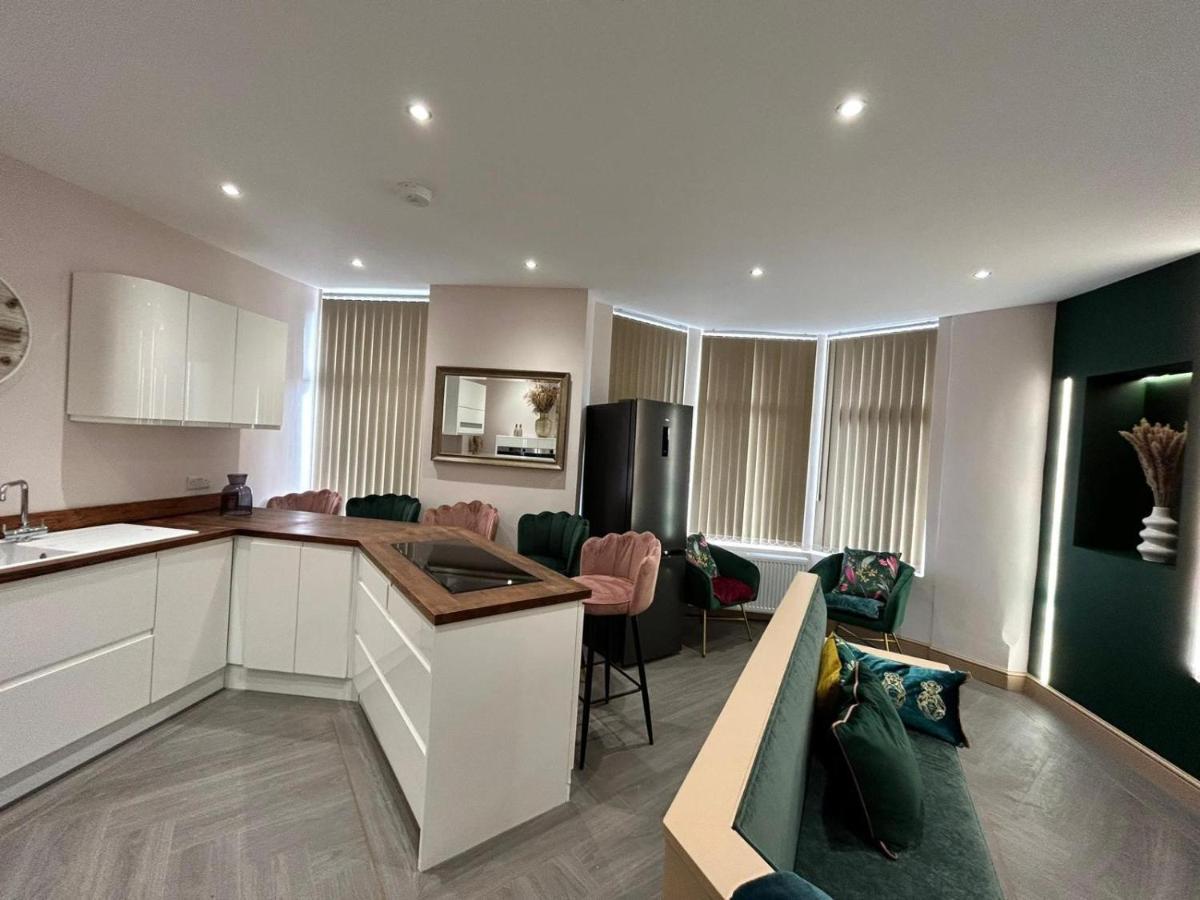 Strawberry Fields Suite By Sasco Apartments Blackpool Exterior photo