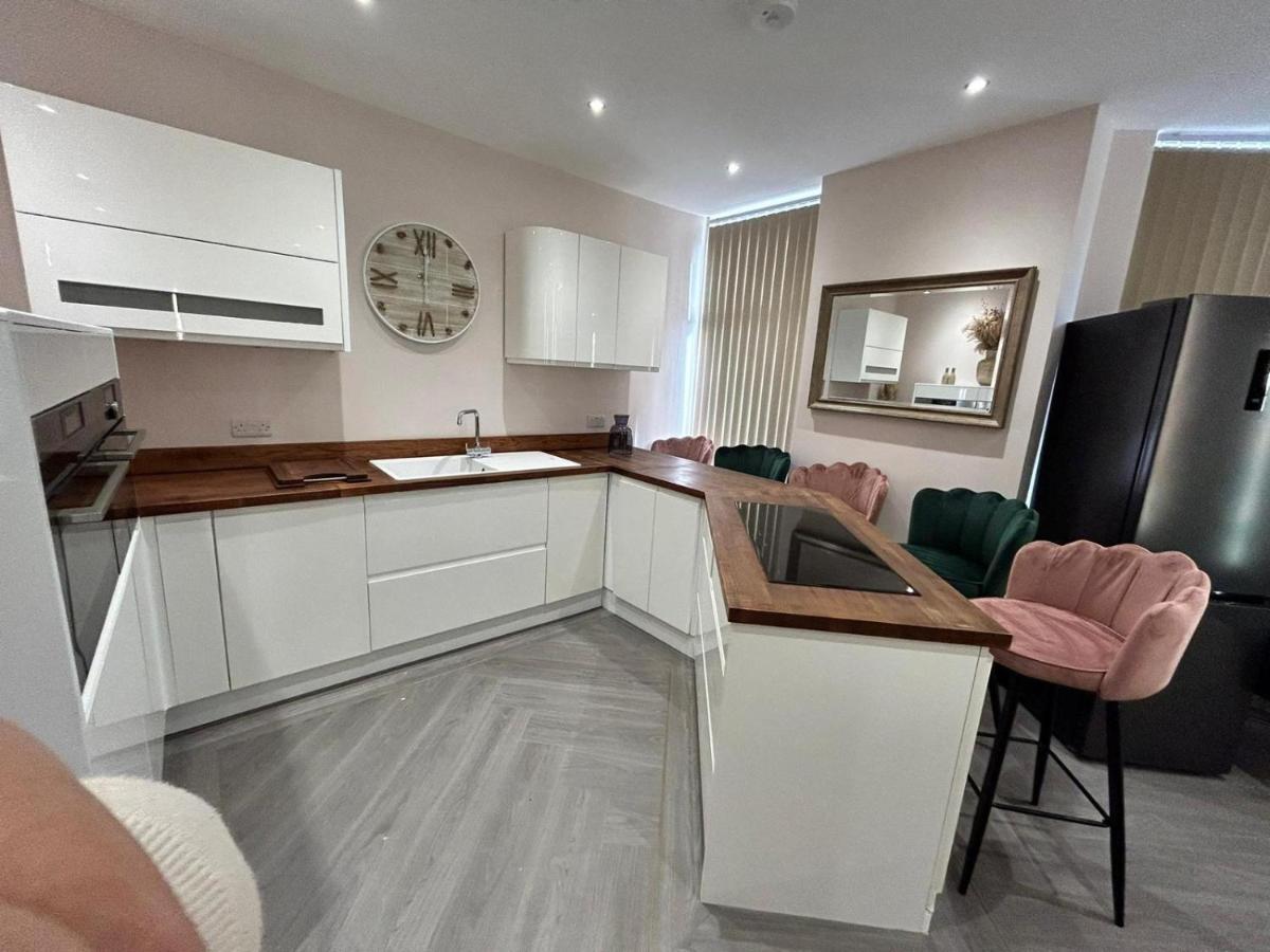 Strawberry Fields Suite By Sasco Apartments Blackpool Exterior photo