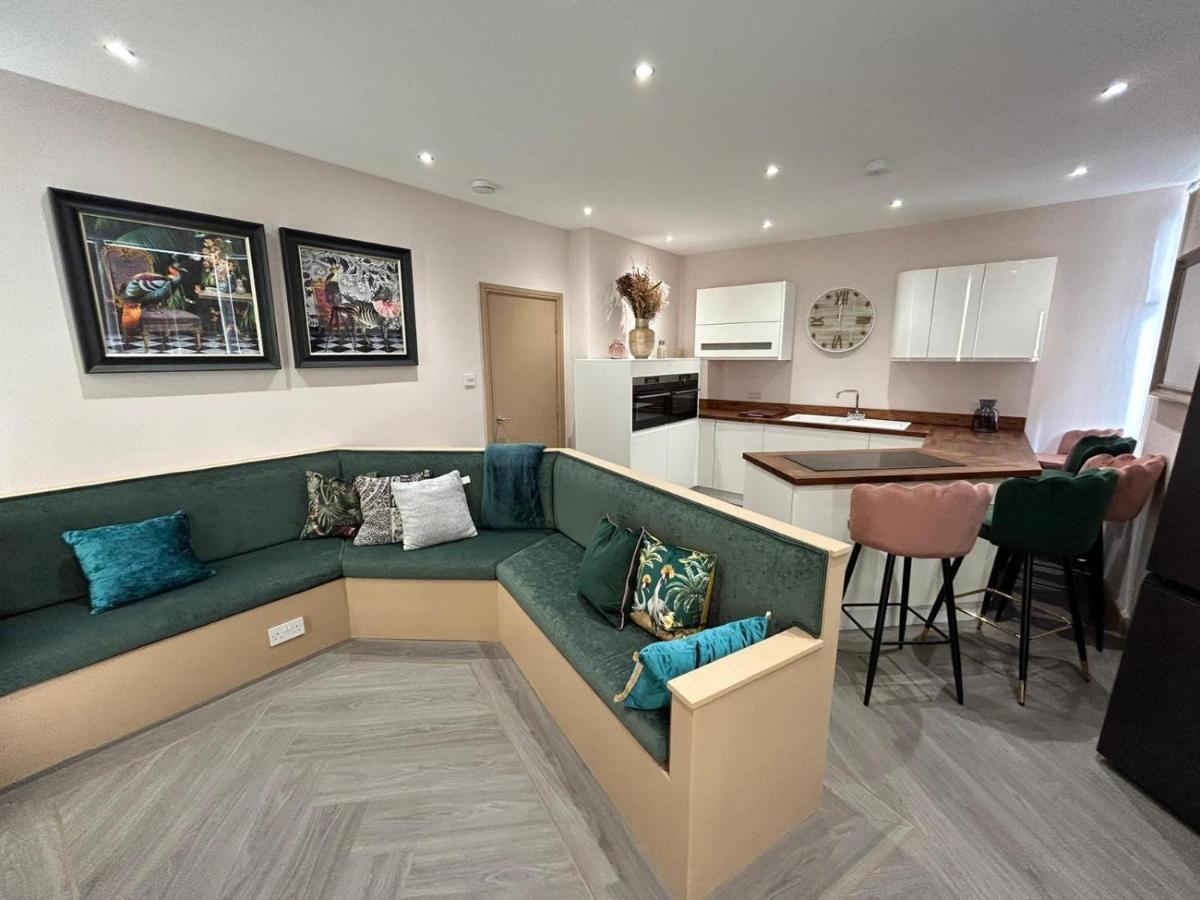 Strawberry Fields Suite By Sasco Apartments Blackpool Exterior photo