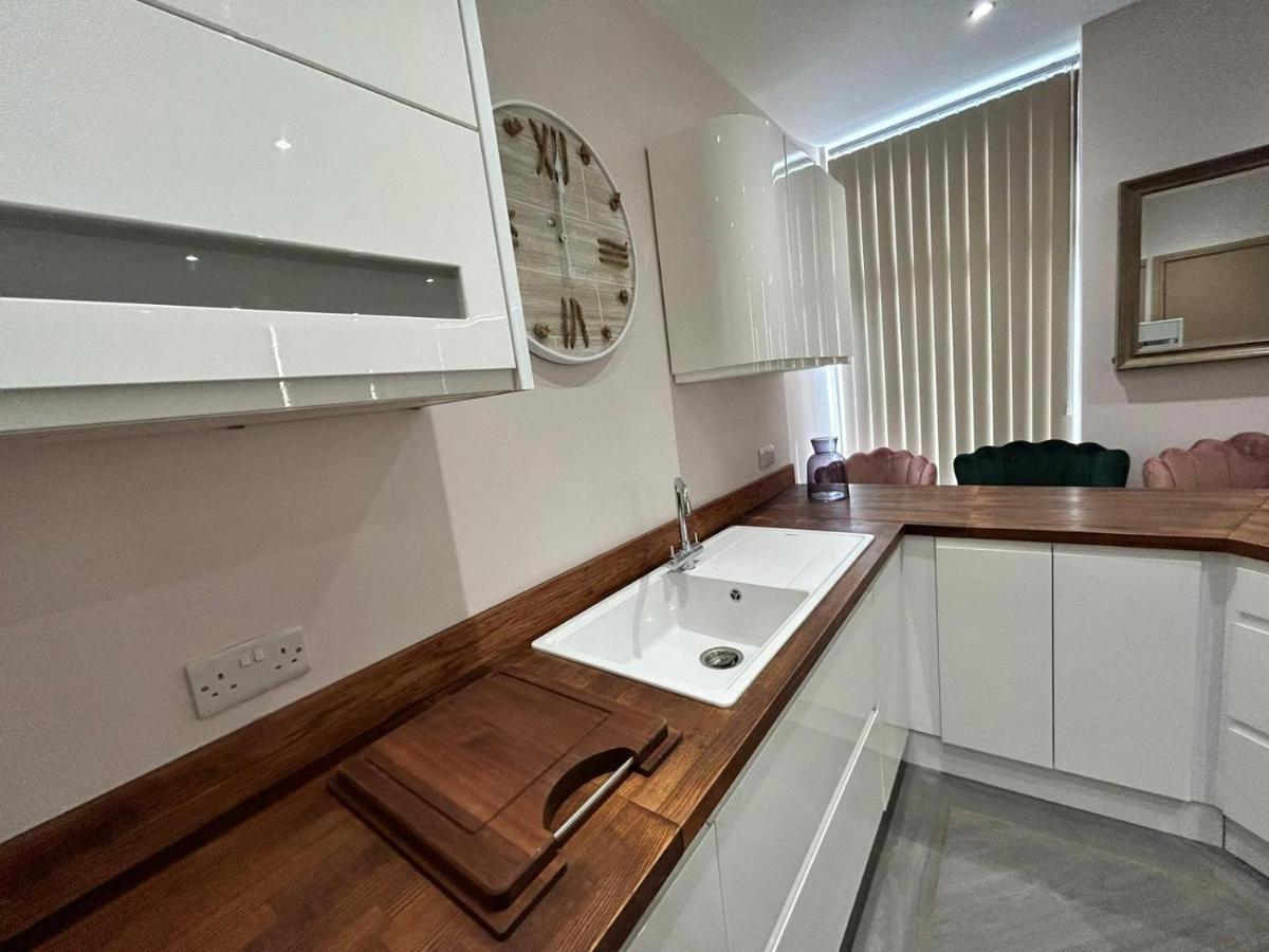Strawberry Fields Suite By Sasco Apartments Blackpool Exterior photo
